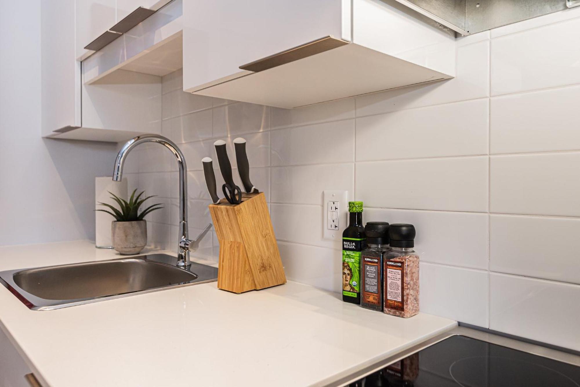 Wonderful New Studio Close To Mount Royal By Den Stays มอนทรีอัล ห้อง รูปภาพ
